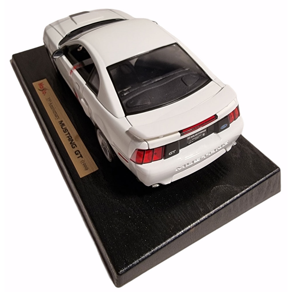 Maisto Ford Mustang GT 35th Anniversary -99 1:18 - Hiko.se